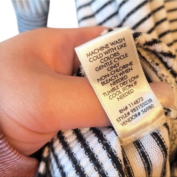 BKE Women's Black And White Stripe Over Sized Hoodie Blouse Size S - Picture 5 of 6